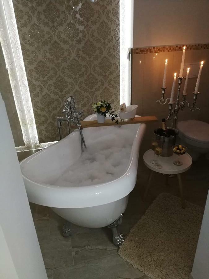 Penthouse Luxury Appartement Resita Buitenkant foto